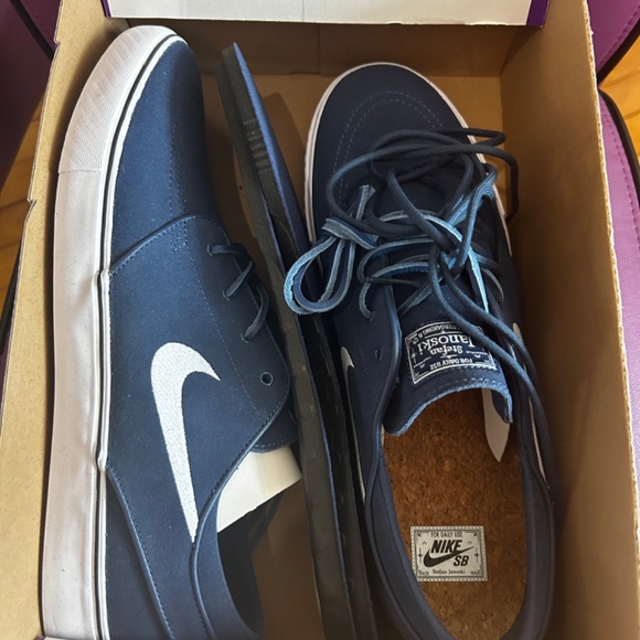 New in Box - Nike main image 2